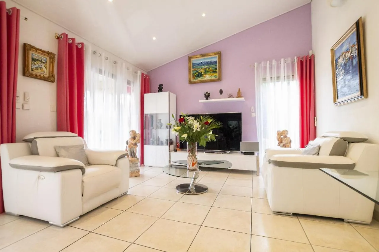 Villa Noria Vitrolles  France